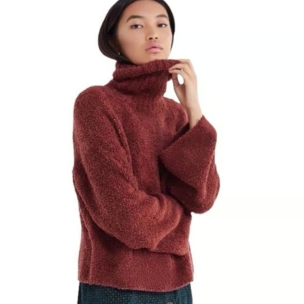 Urban outfitters pullover long sleeve sweater Size S